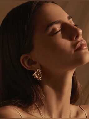 NWT Amber Sceats Reese 24k Gold Plated Earrings
